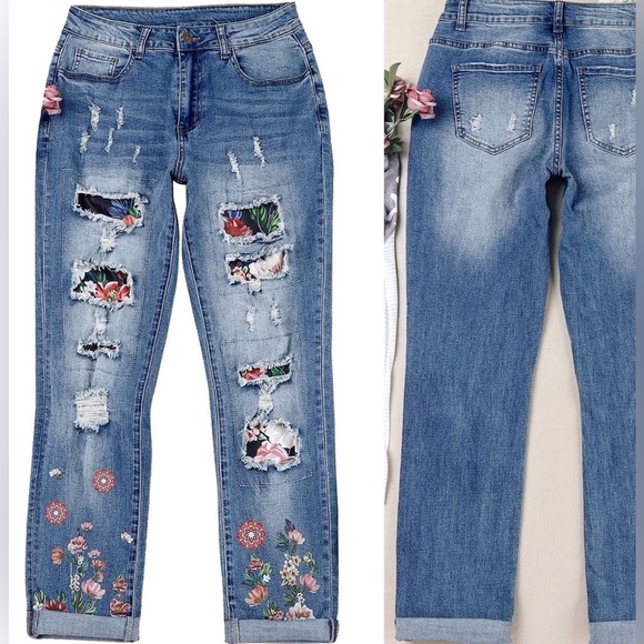 Floral distressed Blue Jeans - Picture 3 of 9